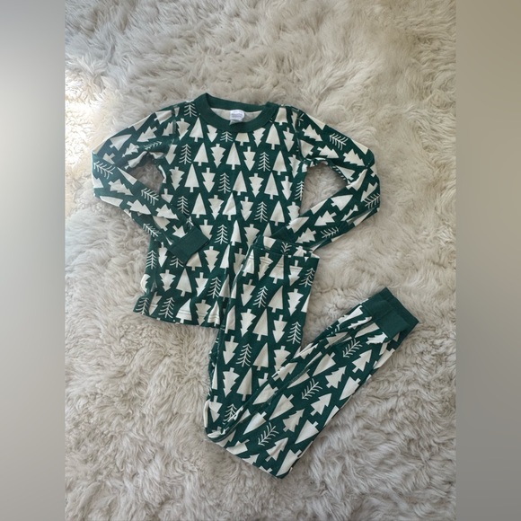 Hanna Andersson Green and White Tree Print Kids Organic Cotton Pajamas - Picture 3 of 8